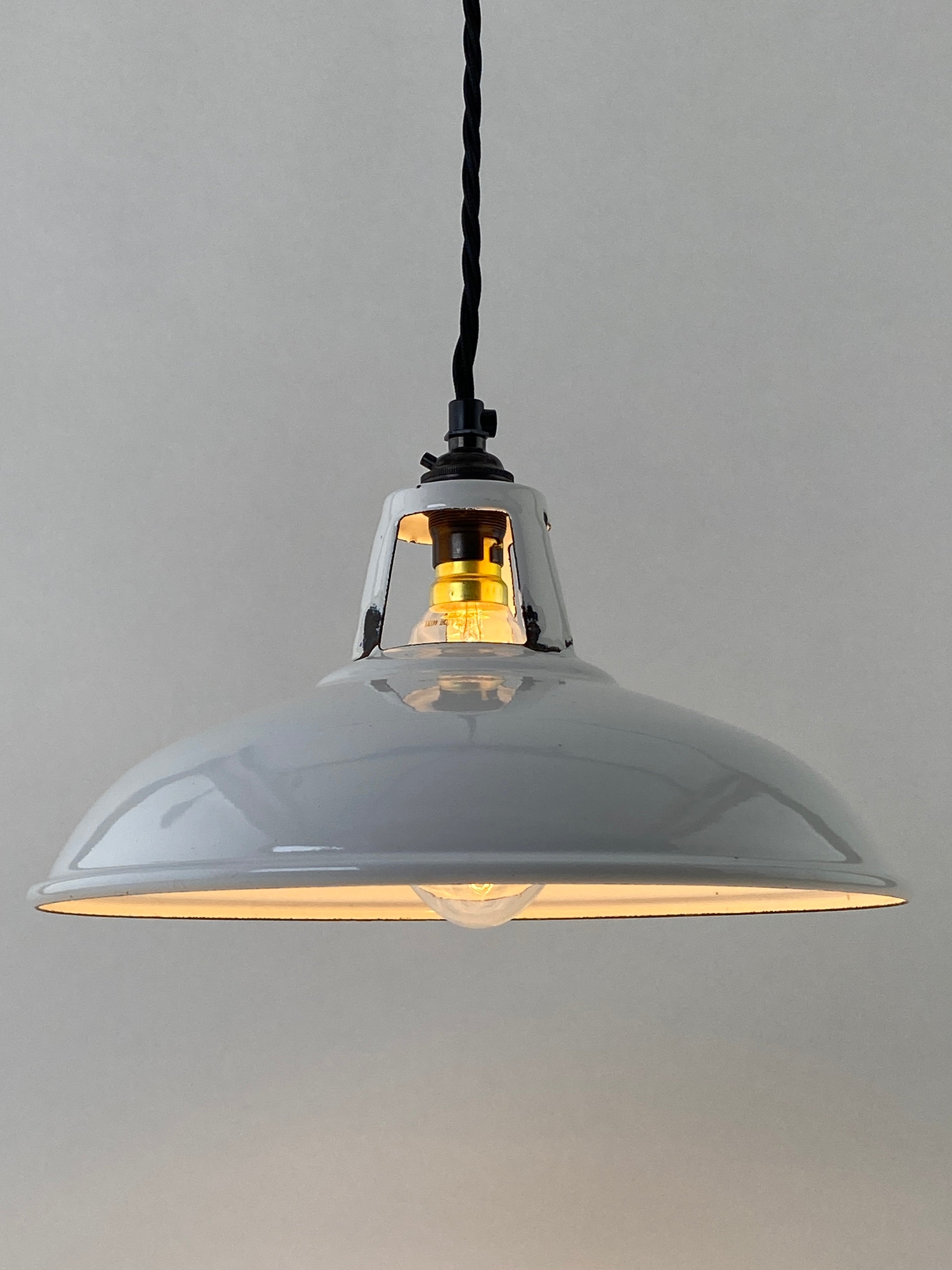 White Coolicon Pendant | Worn Lighting