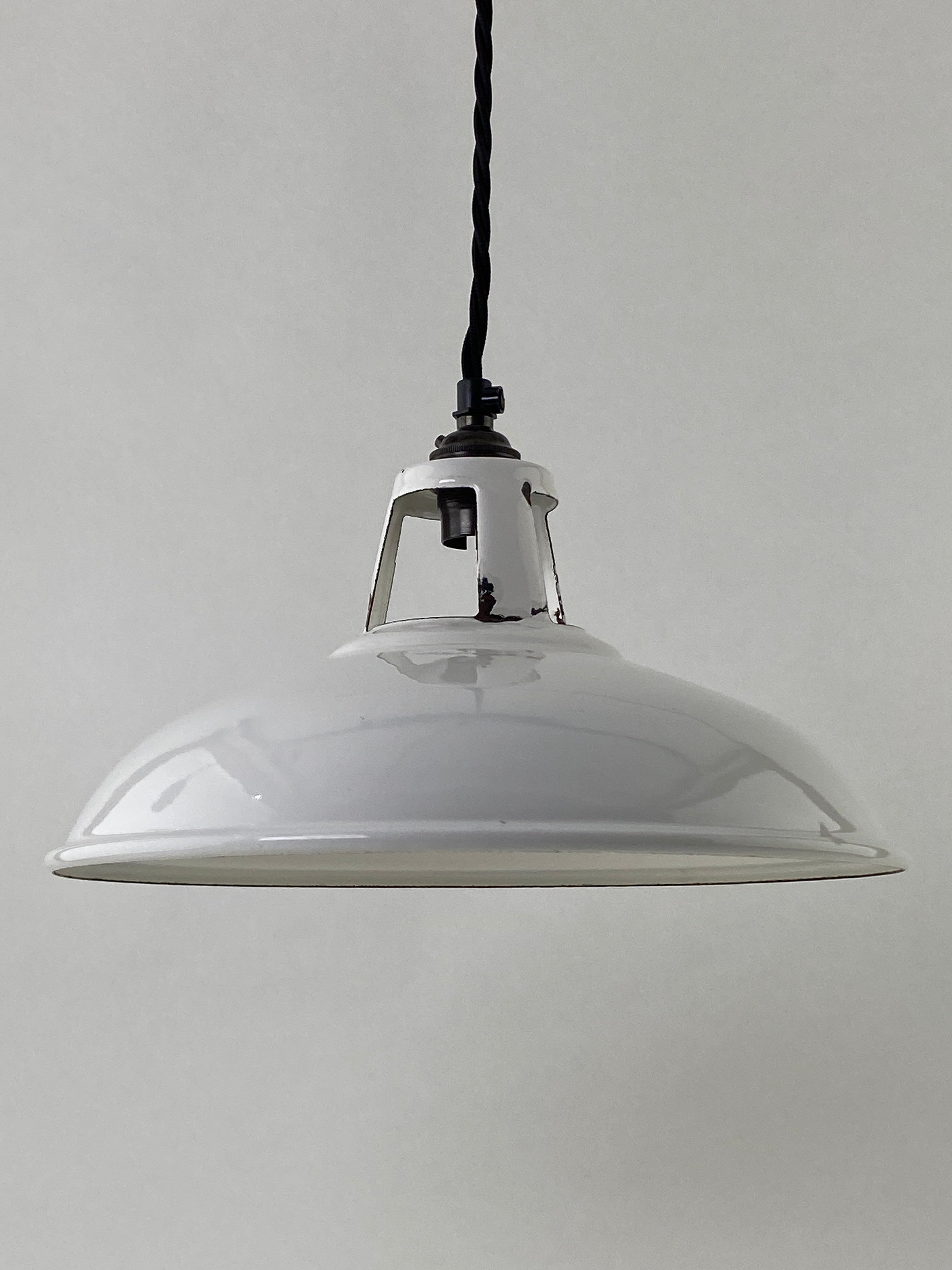 White Coolicon Pendant | Worn Lighting