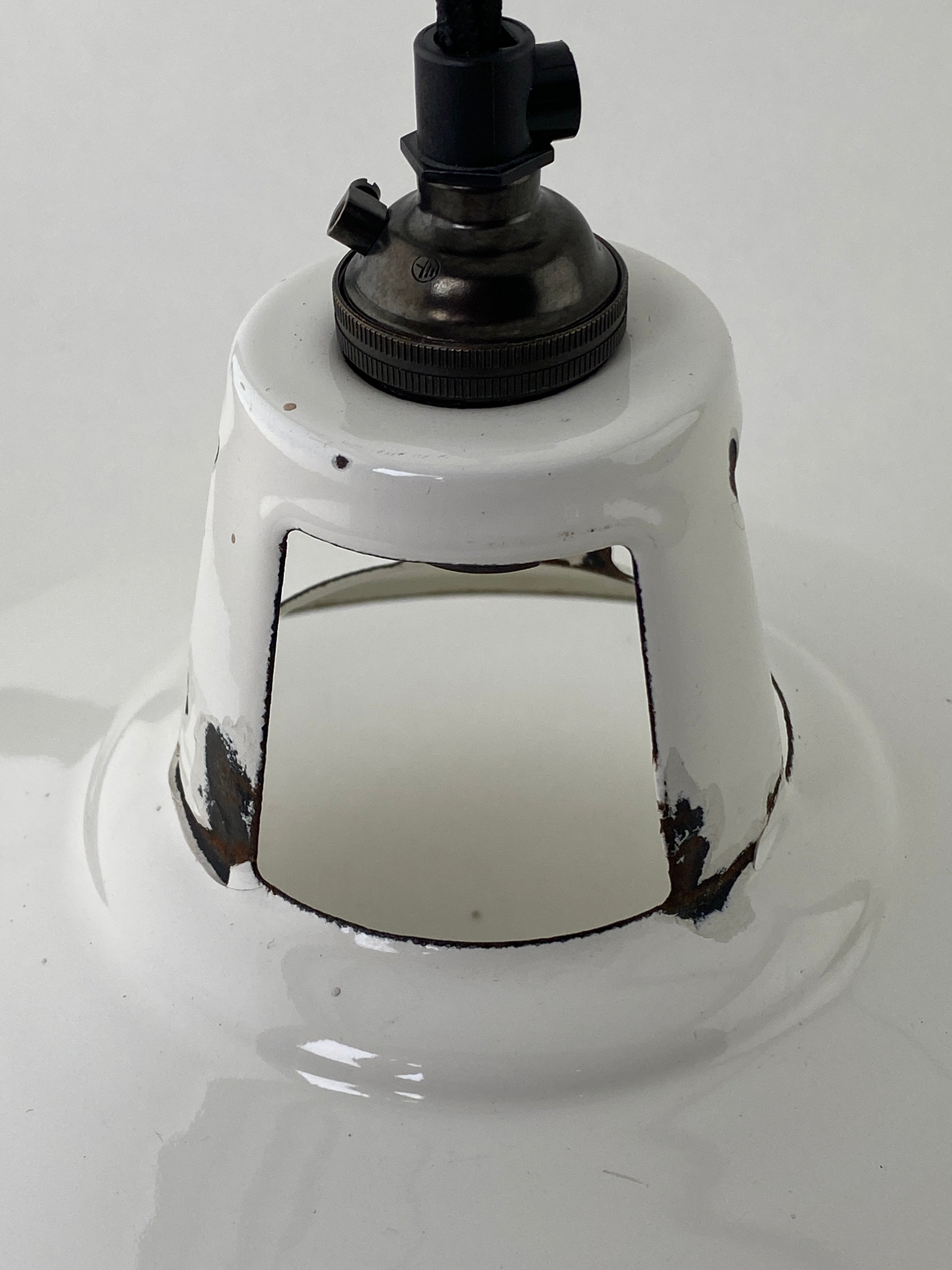 White Coolicon Pendant | Worn Lighting